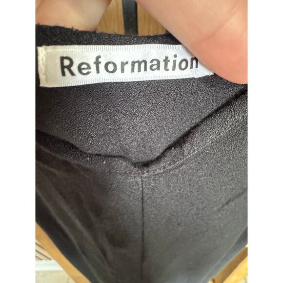 Reformation Gilda Jumpsuit Cropped Wide Leg Flowy V Neck Black Size Medium - Picture 10 of 13